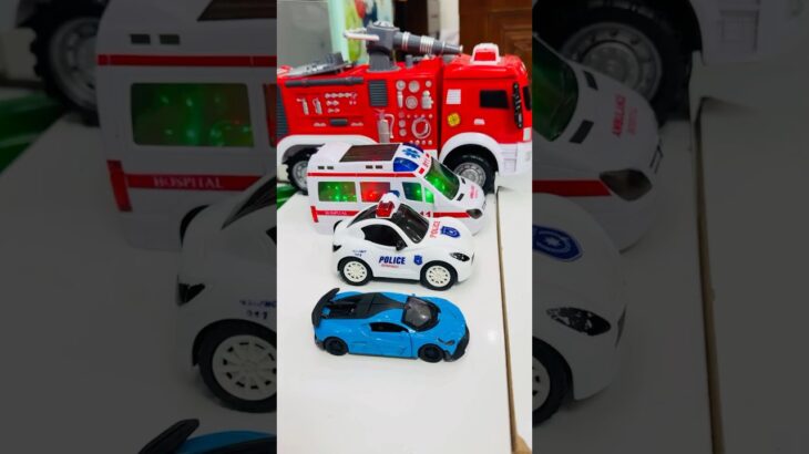 救急車のミニカー走る！緊急走行テスト。坂道走る☆Ambulance minicar runs in an emergency! Slope driving test