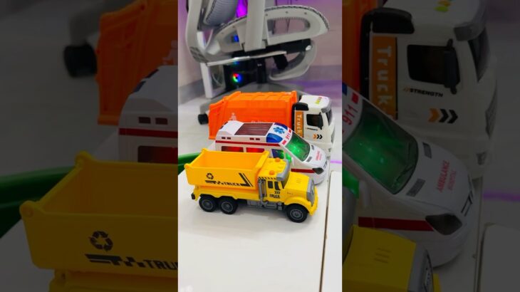 救急車のミニカー走る！緊急走行テスト。坂道走る☆Ambulance minicar runs in an emergency! Slope driving test