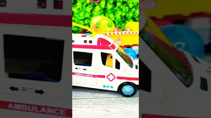 救急車のミニカー走る！緊急走行！坂道走行テスト Ambulance minicar runs on a slope with sirens sounding!