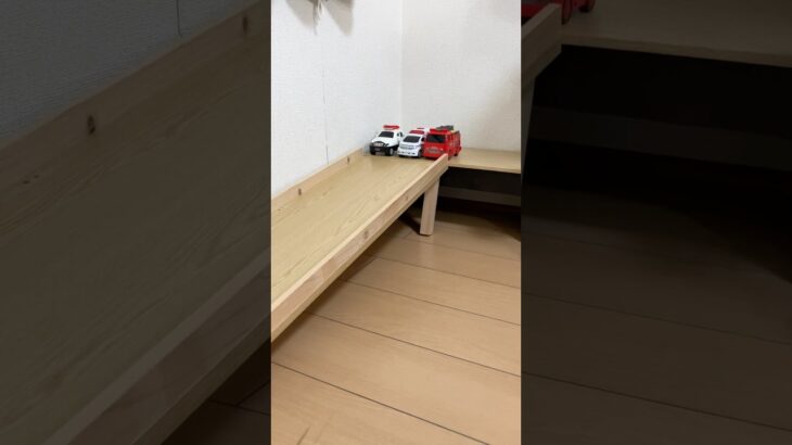 緊急車両のミニカー達が坂道走行しました！Emergency vehicle miniature cars drove up the slope!#shorts #救急車 #はたらくくるま