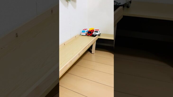 緊急車両などのミニカーが坂道走行ですMiniature cars such as emergency vehicles are driven uphill!#shorts #救急車 #はたらくくるま