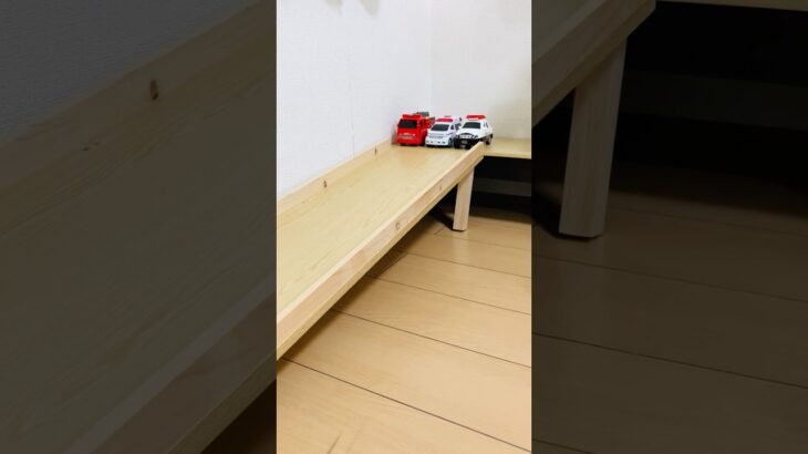 緊急車両などのミニカーが坂道走行！Miniature cars such as emergency vehicles run uphill!#shorts #救急車 #はたらくくるま