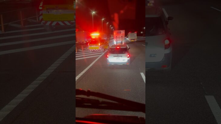 NEXCOパトロールカー緊急走行‼︎#緊急車両 #緊急走行 #パトロールカー #nexco #事故 #衝撃 #ドラレコ #ドライブレコーダー #shorts #パトカー #交通安全 #交通事故