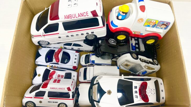 パトカーと救急車ミニカーがサイレン鳴らして坂道を緊急走行！Toy Police Car and Ambulance Rush Uphill with Sirens Blazing