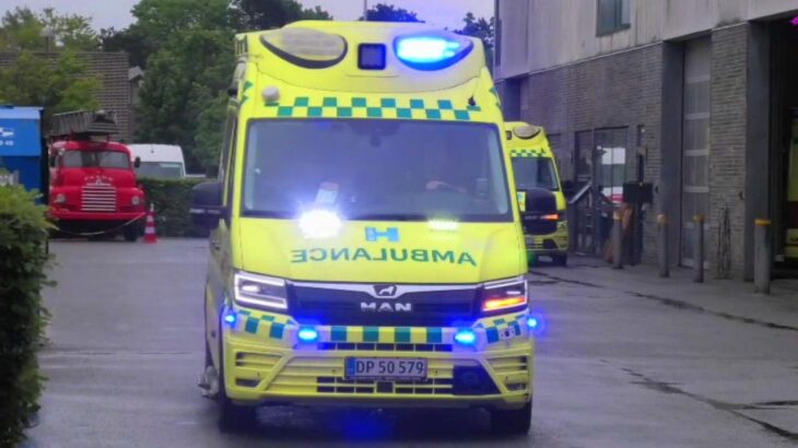 falck GLADSAXE AMBULANCE (A26) i udrykning rettungswagen auf Einsatzfahrt 緊急走行 救急車