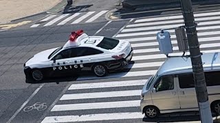 パトカー　緊急走行