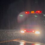 【消防車緊急走行】土砂降りの雨の中、タンク車の古いエンジンが唸る‼︎