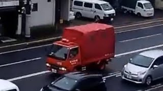 消防車　緊急走行