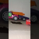 救急車のミニカー走る! 緊急走行テ