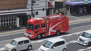 消防車2台　緊急走行　レスキュー車　資材搬送車