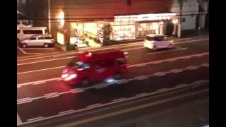 消防車3台　緊急走行