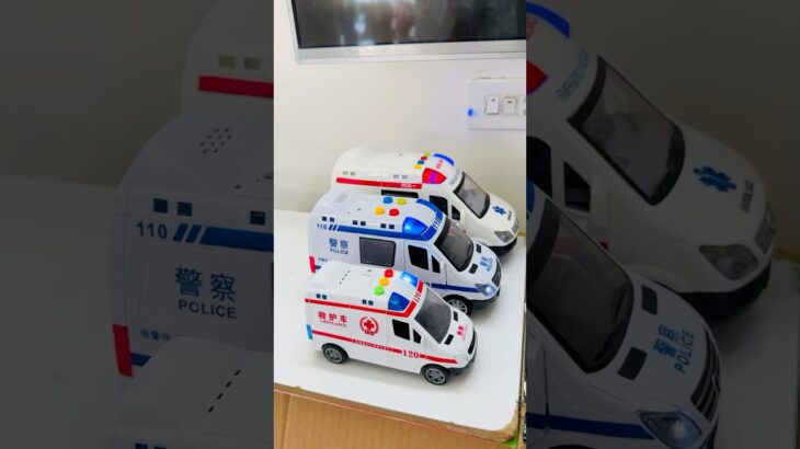 救急車のミニカー走る！緊急走行テスト。坂道走る☆Ambulance minicar runs in an emergency! Slope driving test