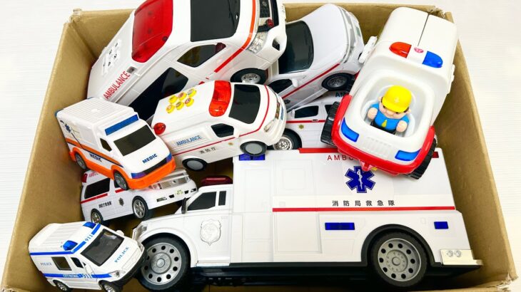 走る！走る！たくさん走る！救急車のミニカーが坂道を緊急走行Ambulance toy cars making an emergency run down a slope.