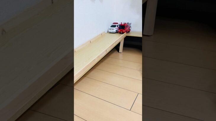 緊急車両のミニカーが坂道走行③ Emergency vehicle miniature car driving uphill#shorts #救急車 #消防車