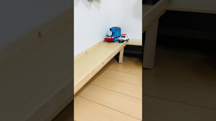 緊急車両のミニカー達が坂道走行④ Emergency vehicle minicars driving up a slope #shorts #パトカー #はたらくくるま
