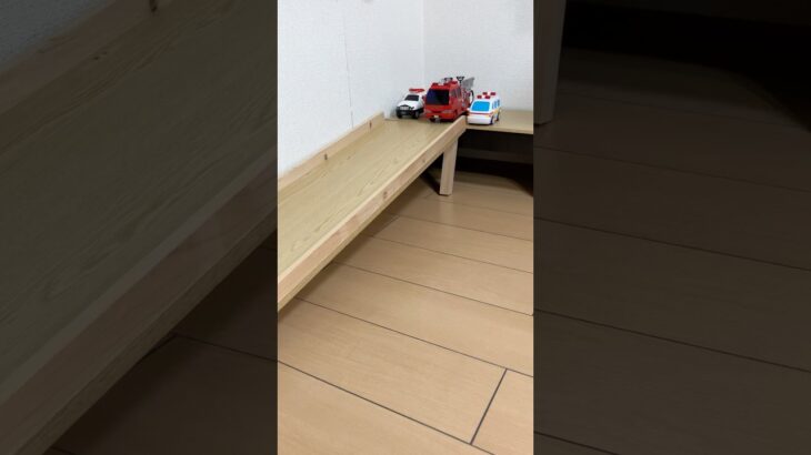 緊急車両のミニカー達が坂道走行⑫ Emergency vehicle minicars driving up a slope #shorts #消防車 #パトカー
