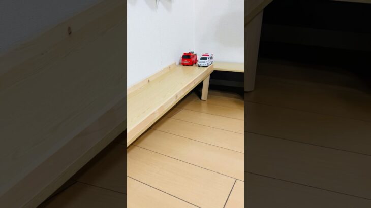 緊急車両のミニカー達が坂道走行② Emergency vehicle minicars driving up a slope#shorts #消防車 #はたらくくるま