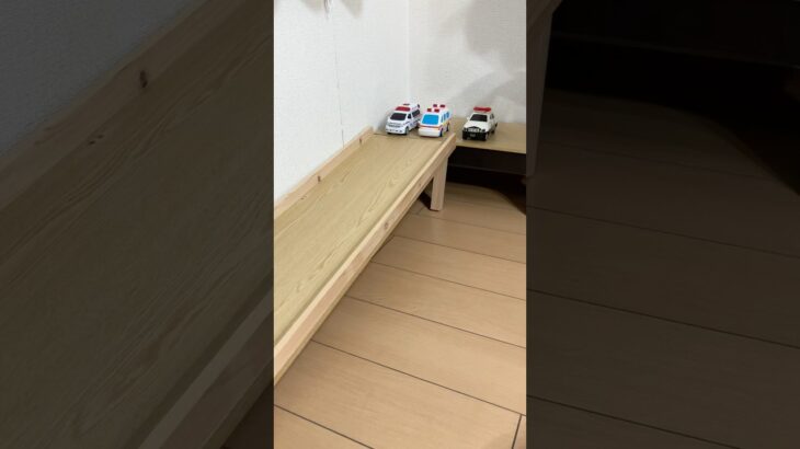 緊急車両のミニカー達が坂道走行⑬ Emergency vehicle minicars driving up a slope#shorts #きゅうきゅうしゃ #パトカー