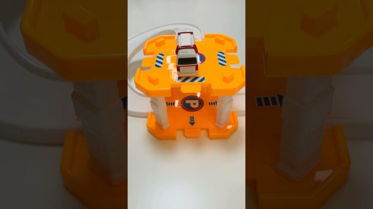 緊急車両のミニカーが坂道走行㉒#shorts #救急車 #はたらくくるま