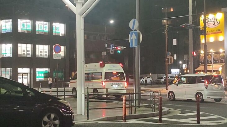 救急車　緊急走行
