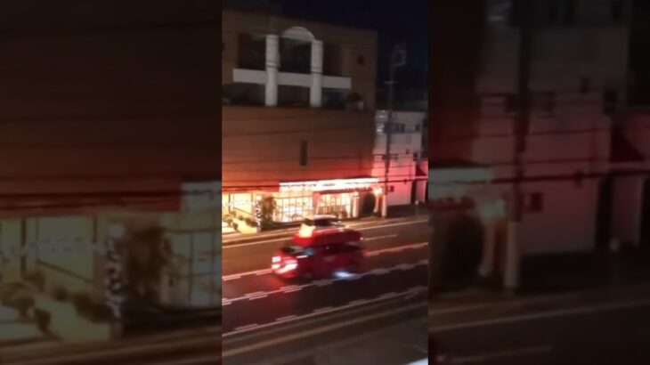消防車　緊急走行　資材搬送車