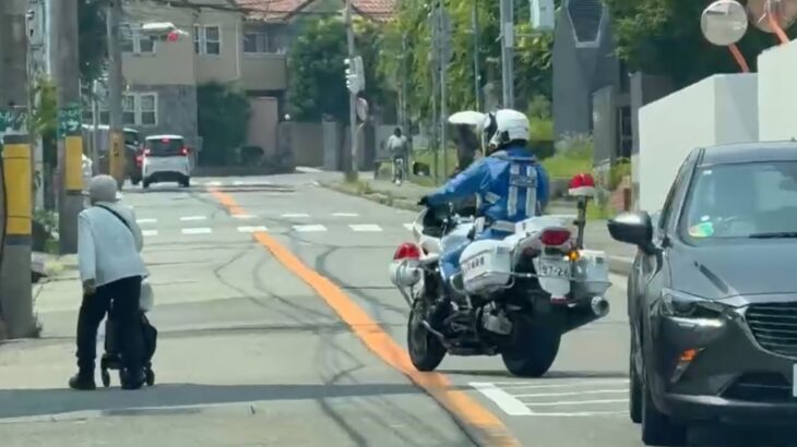 🚨警察署から出動する白バイが格好いい🚨白バイ🚨兵庫県警🚨
