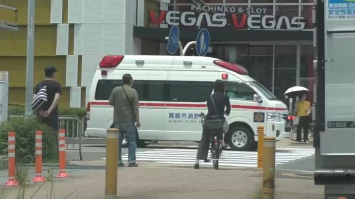 🚨交差点を緊急走行🚨響き渡るサイレン🚨救急車🚨箕面市消防本部🚨サイレン🚨赤色灯🚨