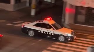 パトカー　緊急走行