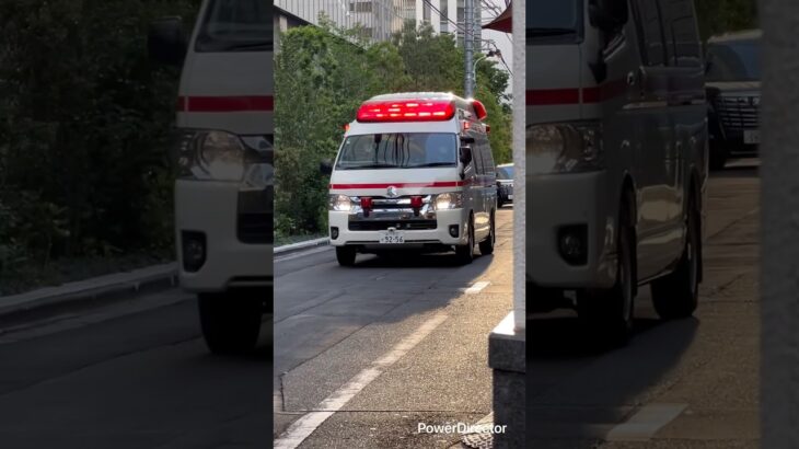 赤坂のビルの合間を緊急走行する救急車🚑東京消防庁