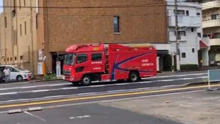 消防車2台　緊急走行　化学車　レスキュー車