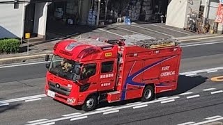 消防車　2台　緊急走行