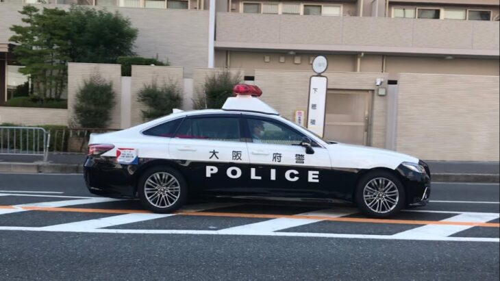 【緊急走行】交差点を右折！大阪府警  220系クラウンハイブリッドパトカー