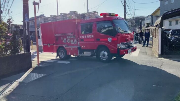 川崎市消防局　道路が狭小な住宅街を5台連続緊急走行！！！