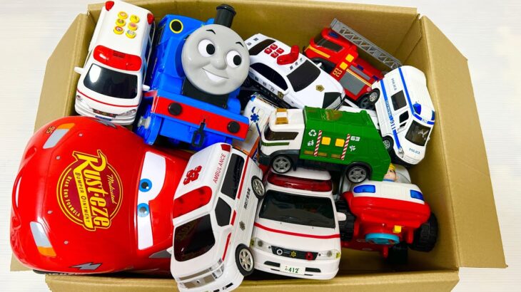 救急車のミニカーが緊急走行！カーズとトーマスも駆けつけたよAmbulance Toy Car on Emergency Run! Cars and Thomas Join the Rescue!
