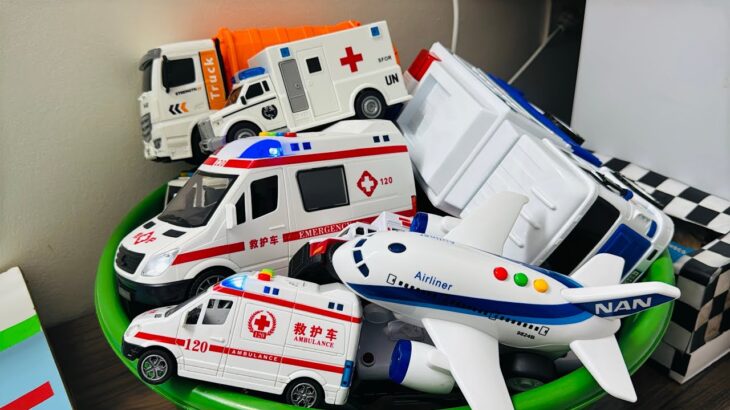救急車のミニカー走る！緊急走行テストサイレン有りで坂道走行　Ambulance miniature car running! Emergency Driving Test Slope Running