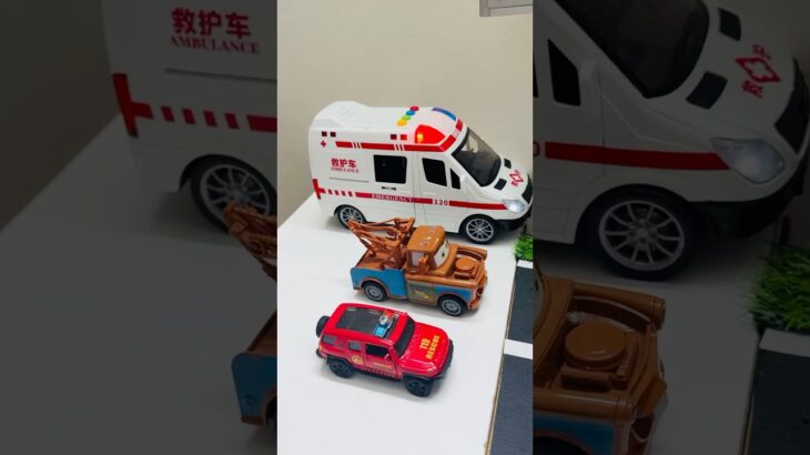 救急車のミニカー走る！緊急走行テスト。坂道走る☆Ambulance minicar runs in an emergency! Slope driving test