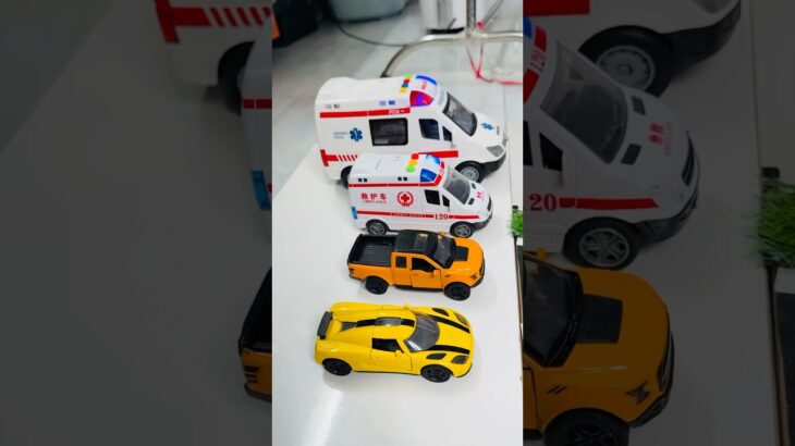 救急車のミニカー走る！緊急走行テスト。坂道走る☆Ambulance minicar runs in an emergency! Slope driving test