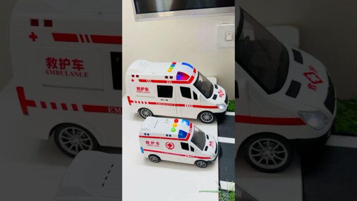 救急車のミニカー走る！緊急走行！坂道走行テスト Ambulance minicar runs on a slope with sirens sounding!