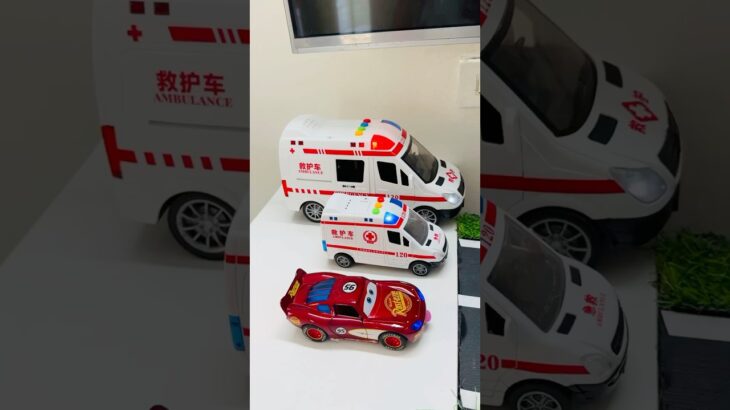 救急車のミニカー走る！緊急走行！坂道走行テスト Ambulance minicar runs on a slope with sirens sounding!