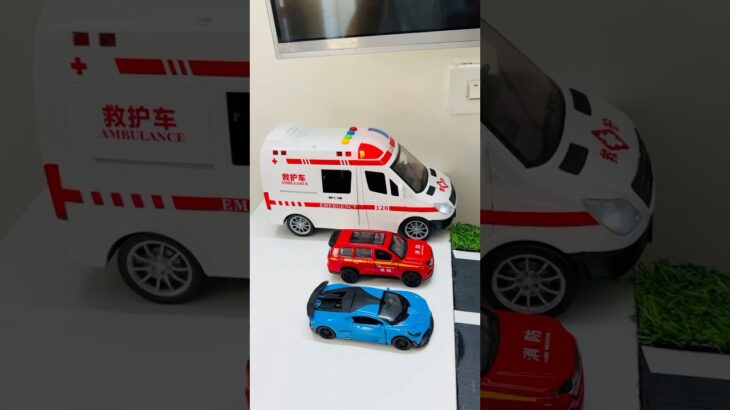 救急車のミニカー走る！緊急走行！坂道走行テスト Ambulance minicar runs on a slope with sirens sounding!