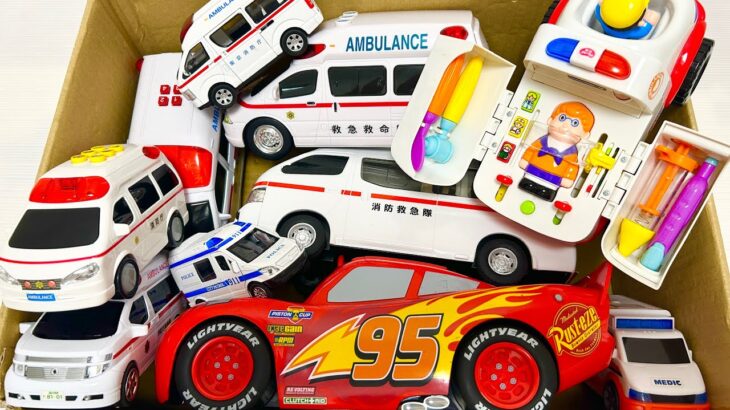 マックイーンと救急車ミニカー、坂道レースです。It’s a slope race between McQueen and an ambulance toy car!