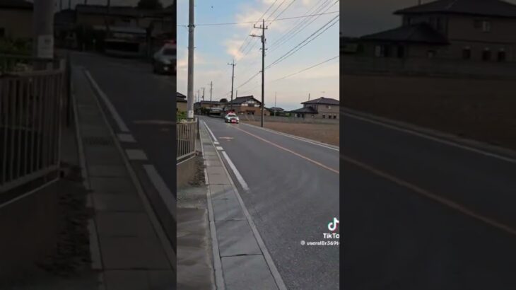 緊急走行中のクラウンパトカー🚨👮