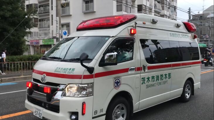 【緊急走行】交差点を通過する救急車。茨木市消防本部   白川救急隊