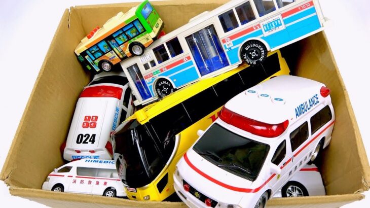 救急車とバスのミニカーが走る！坂道をサイレンありで緊急走行テストする！
