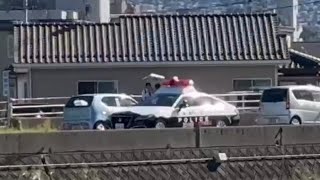 パトカー　緊急走行