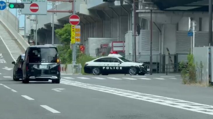 🚨赤信号を緊急走行🚨大阪府警🚨パトカー🚨響き渡るサイレン🚨赤色灯🚨