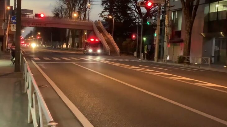 モーターサイレン全開！　　　東消特有の警鐘高速モード