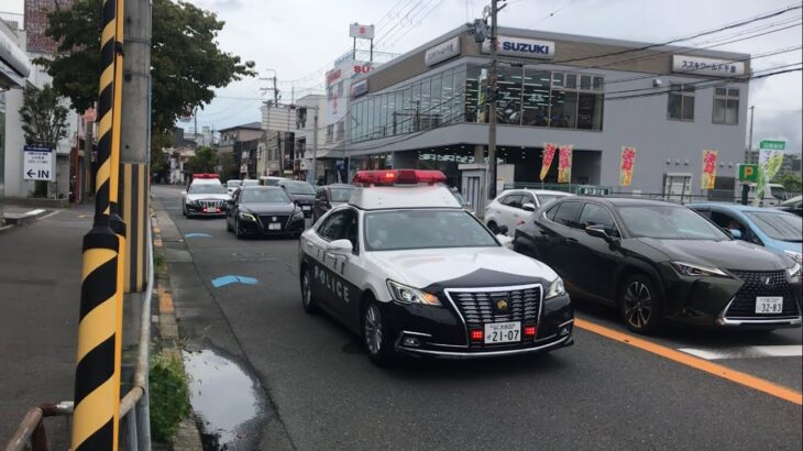 【緊急走行】パトカー2台が現場へ急行！大阪府警   210系クラウンパトカー （真ん中の黒い車もパトカー2台と現場へ急行？）