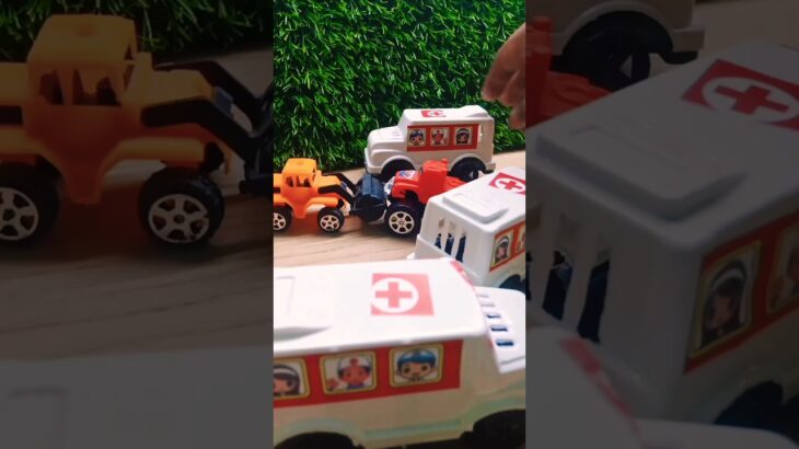 救急車のミニカー走る！緊急走行テスト。坂道走る☆Ambulance minicar runs in an emergency! Slope driving test