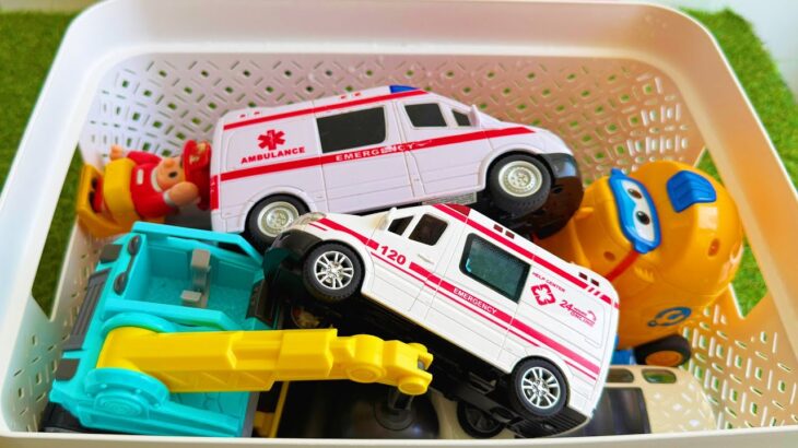 救急車のミニカー走る！坂道走行です☆ Ambulance minicar runs in an emergency with sirens sounding! 緊急走行テスト！
